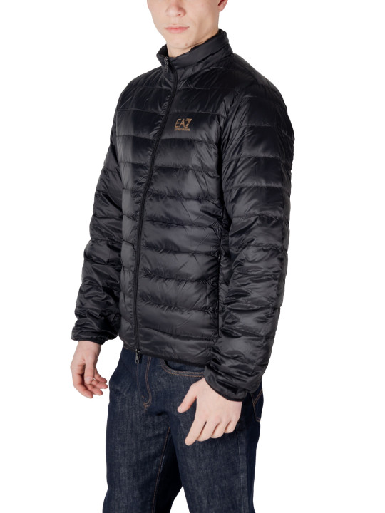 Silberne gesteppte Ea7 Herrenjacke mit Jeans