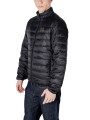 Silberne gesteppte Ea7 Herrenjacke mit Jeans