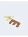 Goldfarbener Schlüsselanhänger mit M-Logo