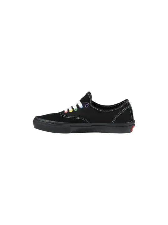 Schwarze Vans Sneaker, seitlich Ansicht