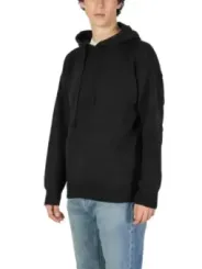 Schwarzer Kapuzenpullover lässiger Stil