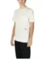 Off-white Underclub T-Shirt Mannequin präsentiert