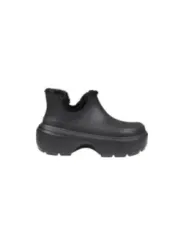 Schwarze Crocs mit flauschigem Oberteil