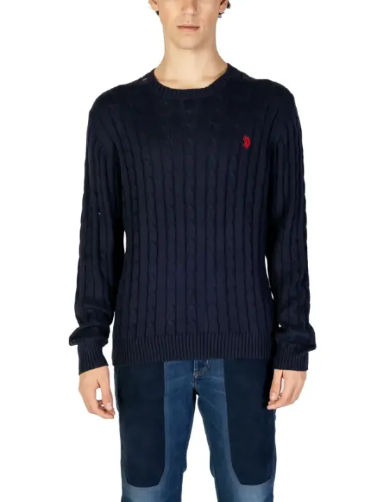 Mann trägt U.S. Polo Assn. Pullover