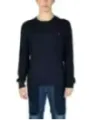Mann trägt U.S. Polo Assn. Pullover