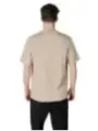 Mann trägt Antony Morato T-Shirt