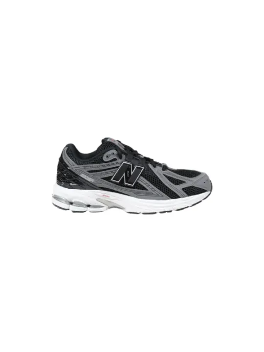 Schwarzer New Balance Laufschuh