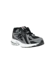 Schwarze und graue New Balance Sneakers