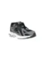 Schwarze und graue New Balance Sneakers