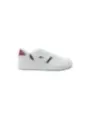 Weiße Lacoste-Sneaker mit Streifen