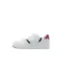 Weiße Lacoste-Sneaker mit roten Akzenten