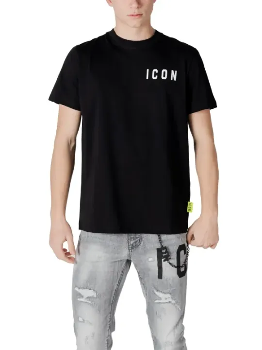 Mann trägt Icon T-Shirt Jeans