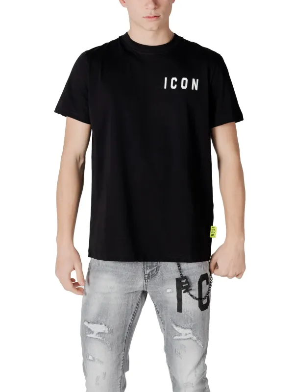Mann trägt Icon T-Shirt Jeans