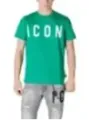 Mann trägt Icon 484243 T-Shirt