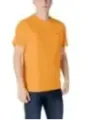 Napapijri orange T-Shirt Modell Pose