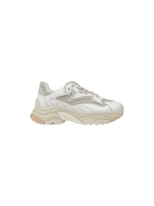 Weiße Sneaker mit dicker Sohle