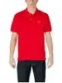 Rotes Lacoste Polohemd mit Jeans