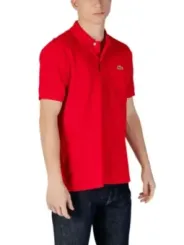 Rotes Lacoste Polohemd mit Jeans
