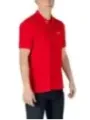 Rotes Lacoste Polohemd mit Jeans