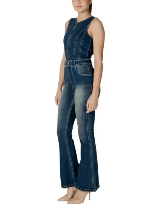 Denim Latzhose und Jeans-Ensemble