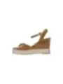 Braune Leder-Sandalen mit goldener Schnalle