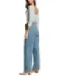 Leichte blaue Jeans mit weitem Bein