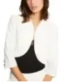 Weiße Jacke mit schwarzem Top