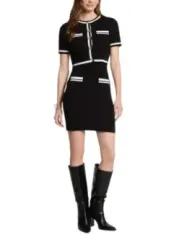 Schwarzes Wollkleid mit weißen Akzenten