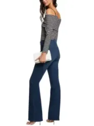 Dunkle Jeans mit hohem Bund