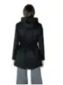 Schwarze Jacke, graue weite Hose