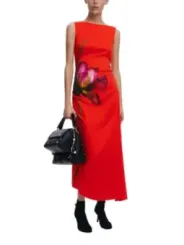 Rotes Kleid mit Blumenmuster