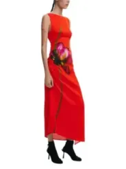 Rotes Seidenkleid mit Blumenmuster