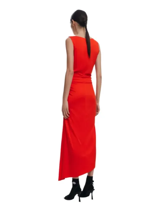 Rotes, ärmelloses Kleid mit Schlitz