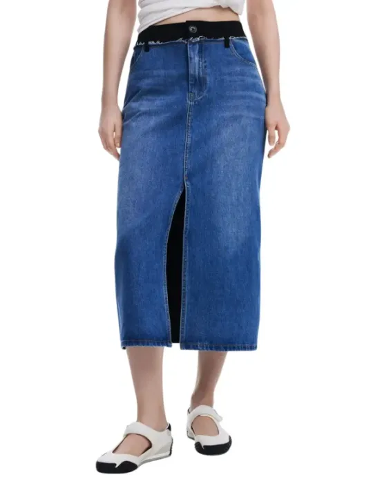 Langes Jeansrock mit seitlichem Schlitz