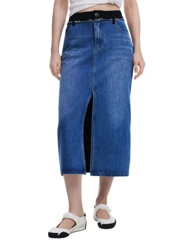 Langes Jeansrock mit seitlichem Schlitz
