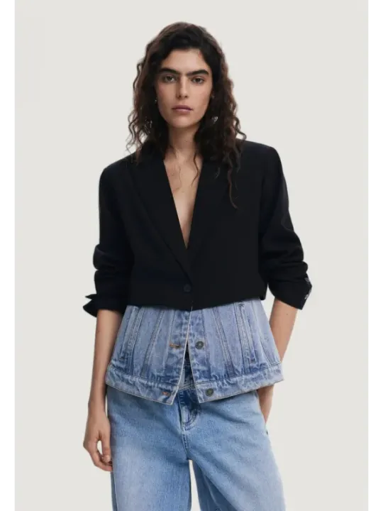 Stylische Desigual Denim-Blazer-Kombination
