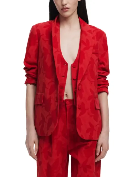 Roter Damenanzug aus Satin