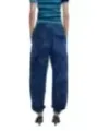 Dunkle Jeans mit hohem Bund