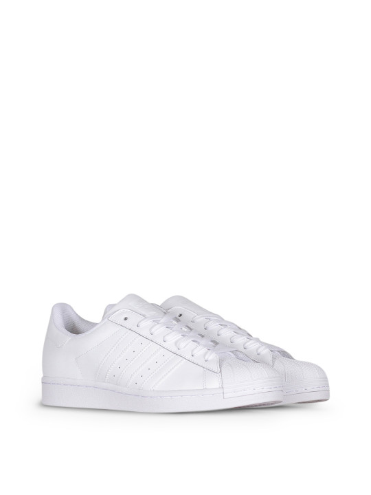 Weiße Adidas Superstar Sneaker Paar
