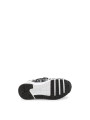 Schwarze weiße Sneaker Sohle