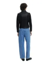 Helle Desigual-Jeans mit Lederjacke