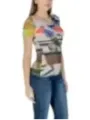 Buntes Desigual T-Shirt mit Jeans