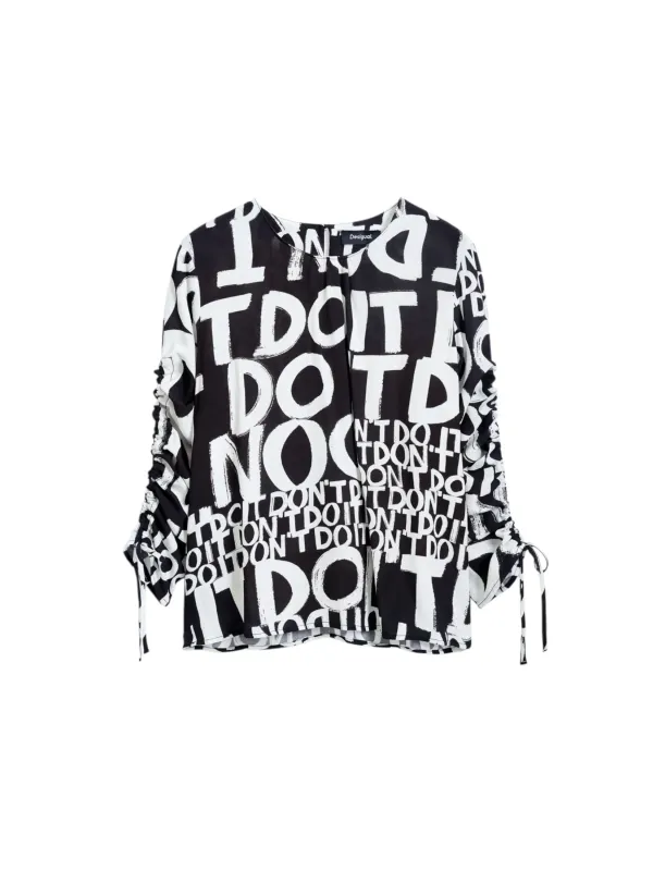 Schwarzes Weißes Textmuster Bluse Desigual Schwarzes Weißes Textmuster Bluse Desigual