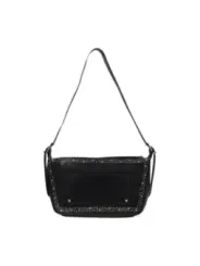 Schwarze Tasche mit silbernen Nieten