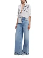Weiße Bluse mit Jeans