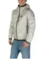 Weiße gesteppte blaue Pufferjacke
