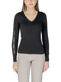 Schwarzer Pullover mit Spitzeärmeln