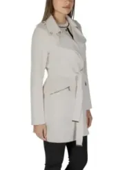 Weiße Damenjacke mit Gürtel