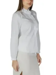 Weiße Bluse mit Rüschenkragen