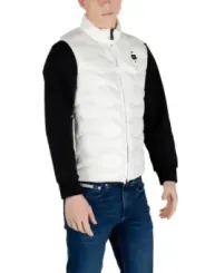 Weißes Blauer Pufferweste mit Jeans